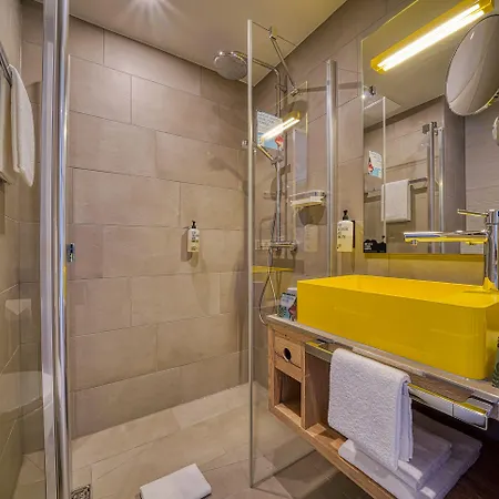 Vienna House Easy By Wyndham Szálloda 3*