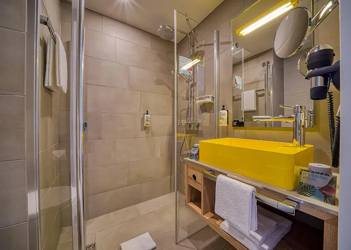 Vienna House Easy By Wyndham Szálloda 3*